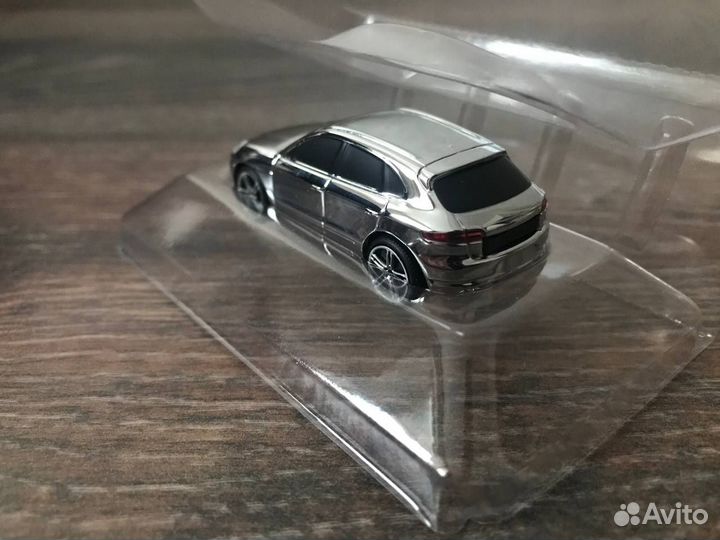 Флешка (USB-накопитель) Porsche Macan 8 GB