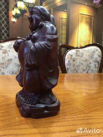 Красивая статуэтка