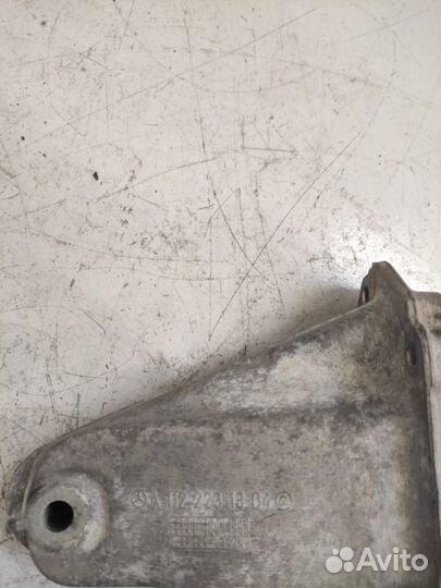 Кронштейн двигателя Mercedes S-Class W220 M112