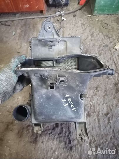 Корпус воздушного фильтра Audi 100c4