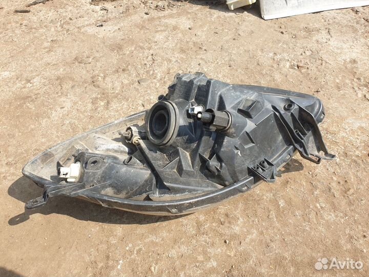 Фара правая Toyota Yaris Тойота Ярис 2005-2011г.в