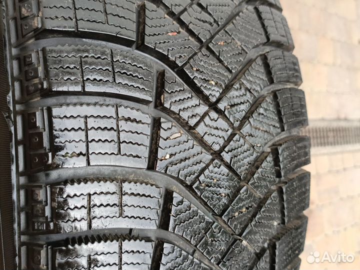 Pirelli Ice Zero FR 225/45 R19 96H