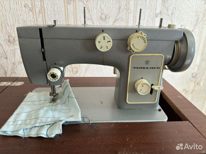 Швейная машинка Чайка 142м