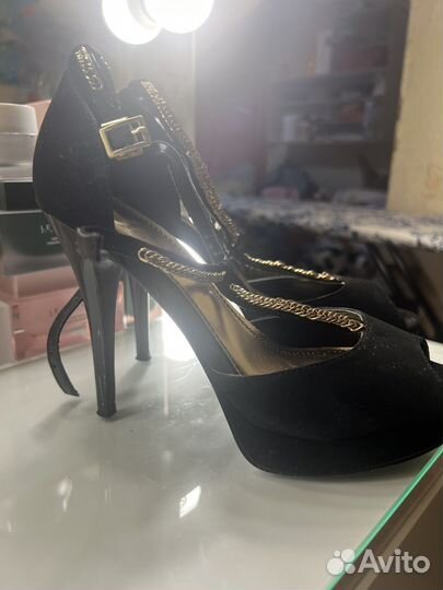 Босоножки замшевые 37,5 размер