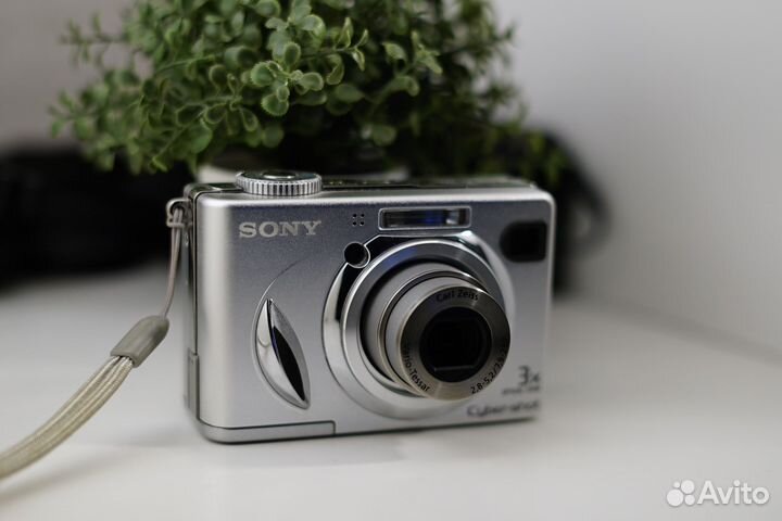 Цифровой фотоаппарат Sony DSC-W7