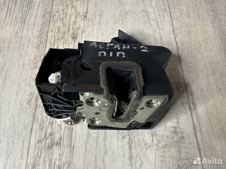 Замок передней правой двери Renault Logan 2