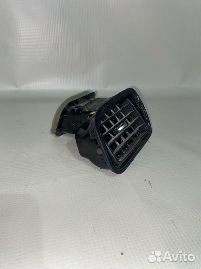 Volkswagen Polo 09- Дефлектор воздушный левый 428