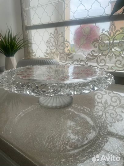 Тортница на ножке