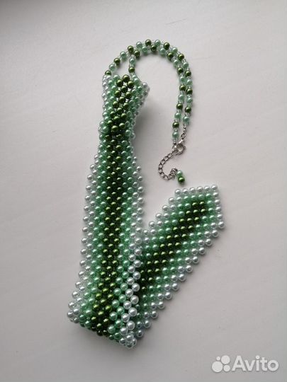 Галстук из бусин