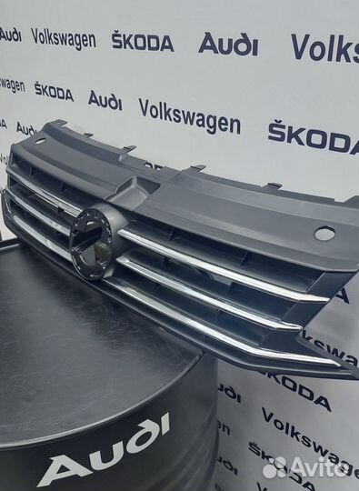 Решетка радиатора верх. VW Polo Sedan (2015-2020)