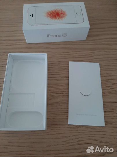 Коробка от телефон iPhone SE белый