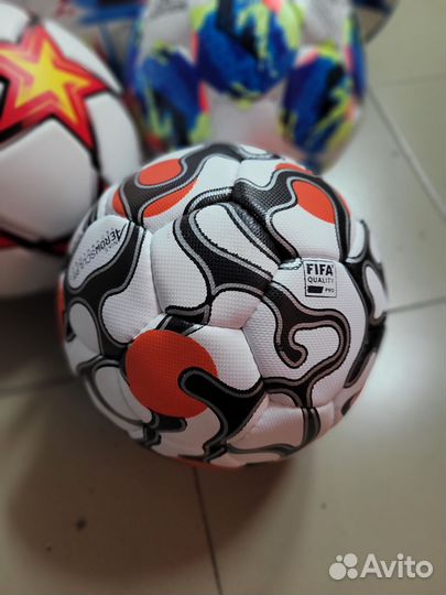 Футбольный мяч адидас