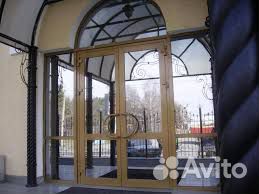 Дверь алюминиевая стеклянная