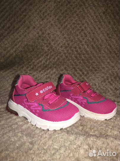 Кроссовки 22