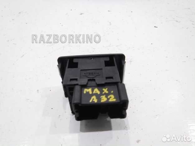 Кнопка регулировки зеркала 2557031U10