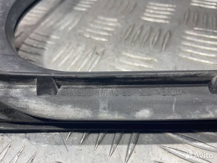 Б/У Уплотнитель стекла двери VW crafter