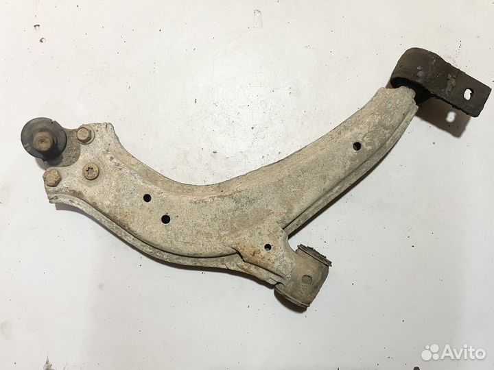 Рычаг правый Citroen Berlingo m59