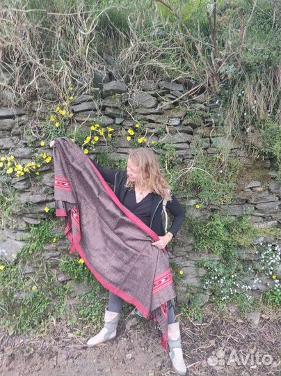 Шерстяная стола - широкий шарф