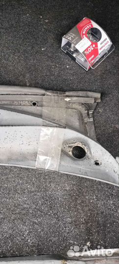 Жабо дворников Тойота Плац