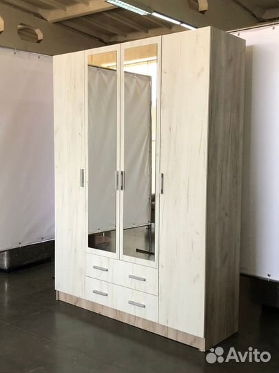 Шкаф 4-х створчатый 