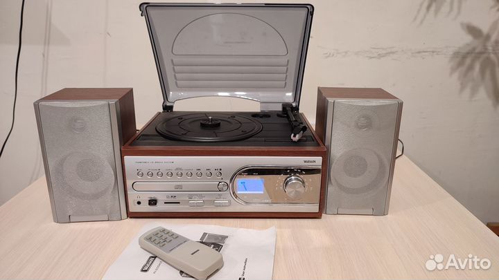 Проигрыватель винила, радио, CD, MP3