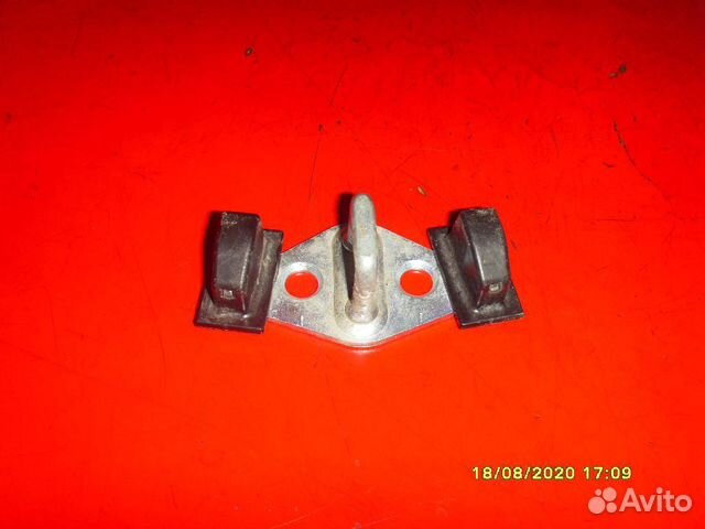 Ответная часть замка багажника 812101Z200 Solaris