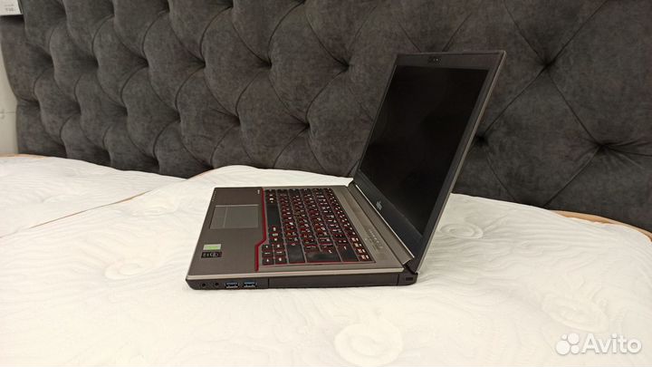 Fujitsu lifebook e744 SSD i7