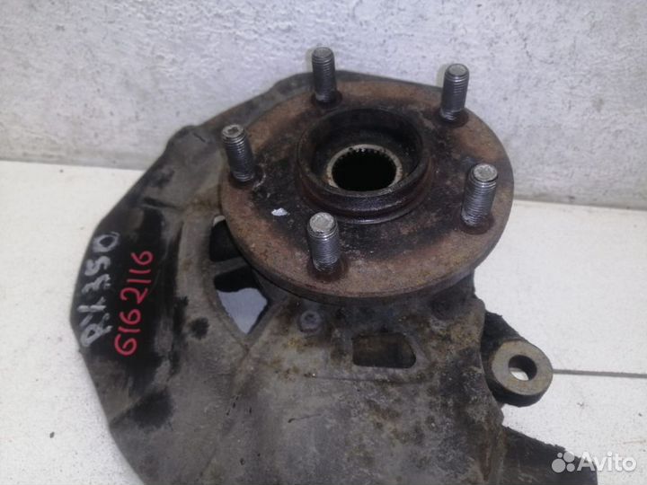 Кулак передний правый