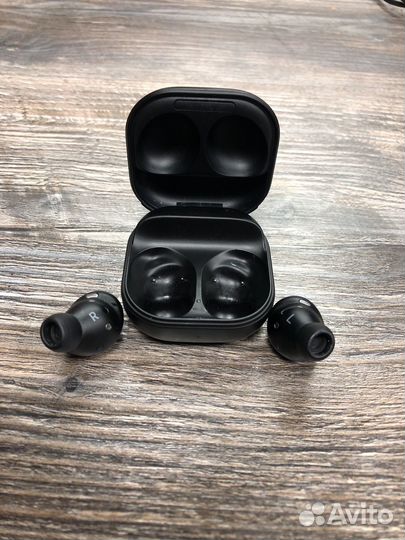 Беспроводные наушники Samsung Buds Pro (L)