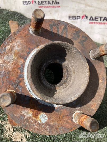 Кулак поворотный передний левый Nissan Almera N16