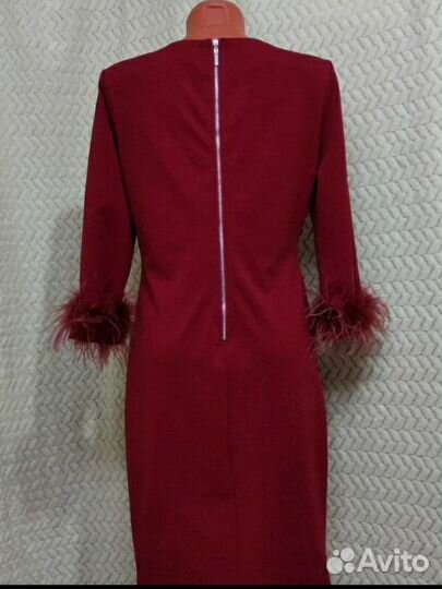 Платье с перьями 48 50