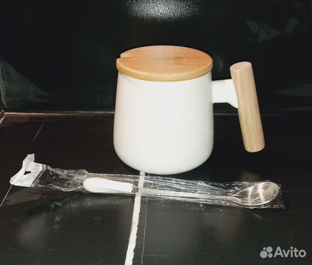 Кружка с крышкой и ложкой