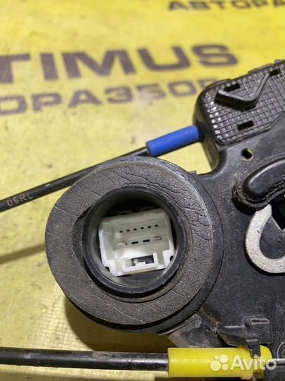 Замок задней левой двери Toyota Corolla E120