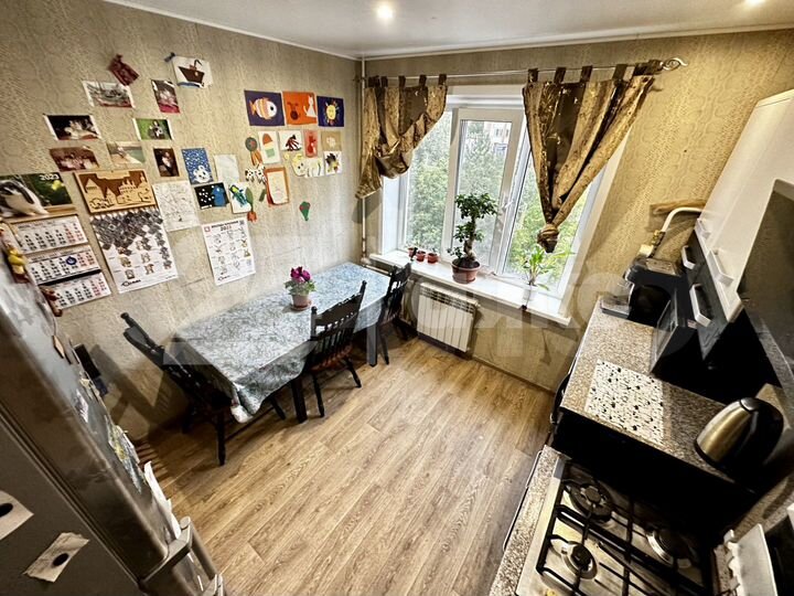 3-к. квартира, 80,2 м², 4/10 эт.