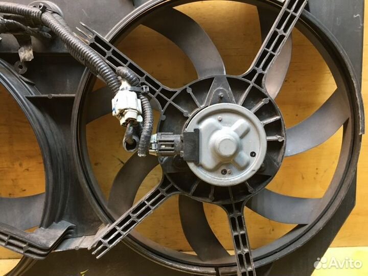 Диффузор радиатора Nissan Serena C25 MR20DE 2009