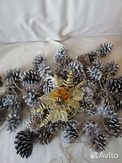 Новогодние игрушки, шишки крашенные