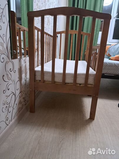 Продам детскую кроватку с матрасом