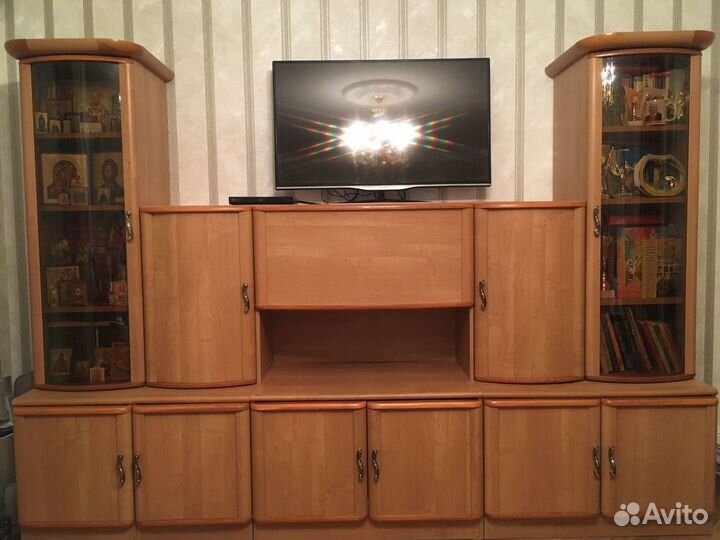 Мебельная стенка, с элементами массива