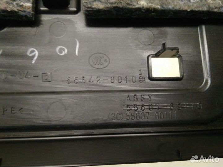 Накладка панели приборов передняя правая Lexus Lx