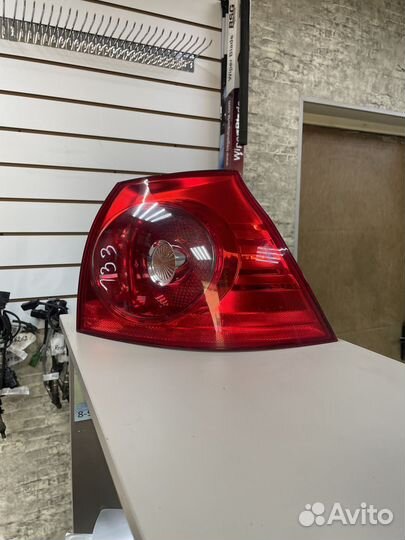 Фонарь задний правый Фольксваген Гольф 5