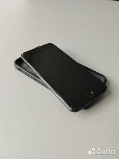 iPhone SE (2020), 64 ГБ