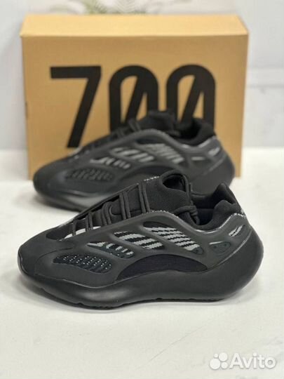 Кроссовки мужские Adidas Yeezy 700 /Lux