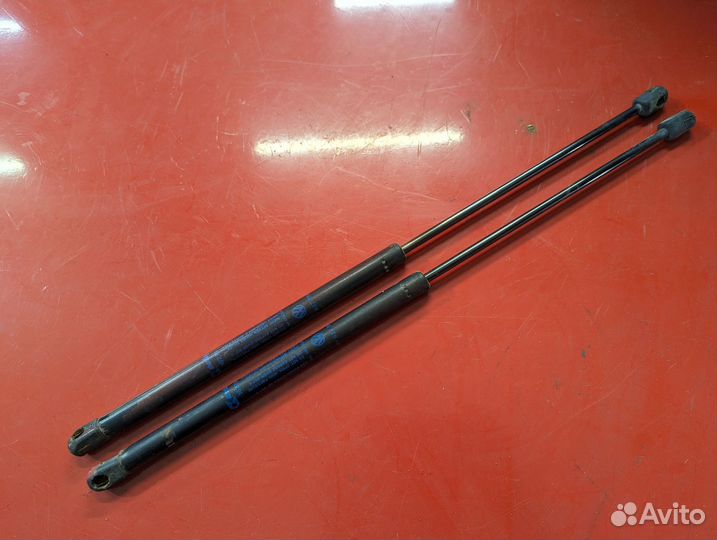 Амортизаторы багажника Volkswagen Pointer
