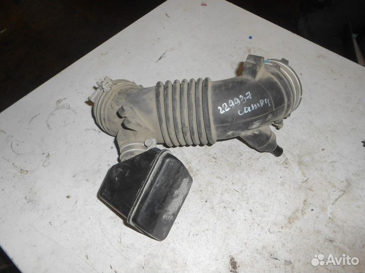 Патрубок воздушного фильтра (Toyota Camry)