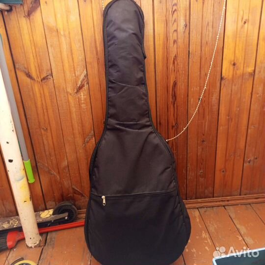 Классическая гитара с чехлом