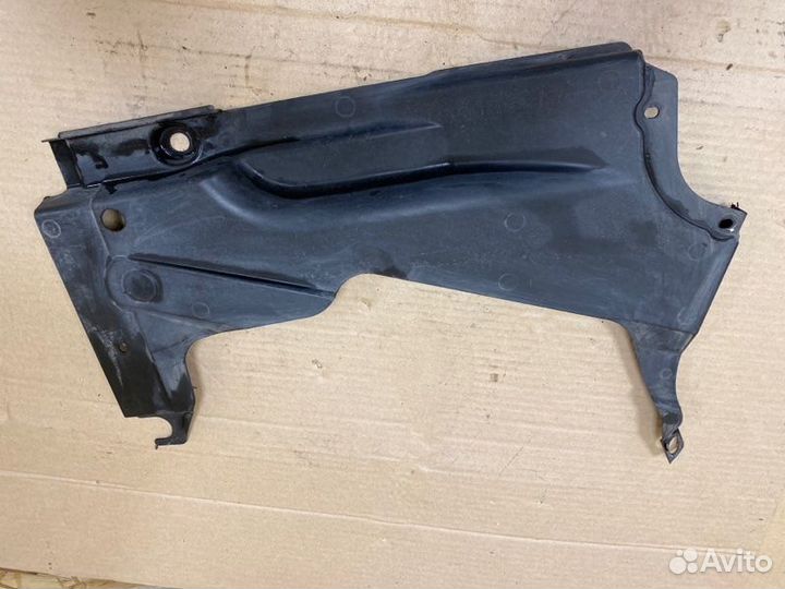 Защита днища левая Audi A4 8E AUK 2006