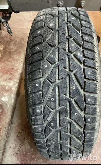 Kormoran SUV Stud 215/65 R16 102T