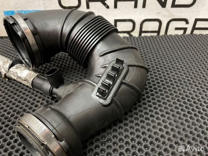 Патрубок воздушный Mercedes-Benz C-Class W204