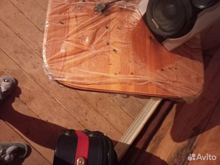 Кухонный уголок со столом