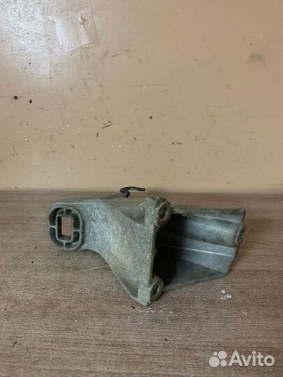 Кронштейн двс левый А100 А6 (2,3 AAR)